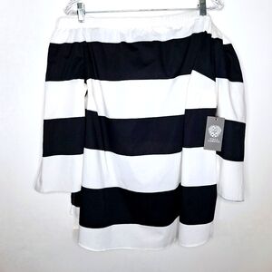 NWT Vince Camuto"The Off the Shoulder Stripe"Wide sleeve off the shoulder blouse